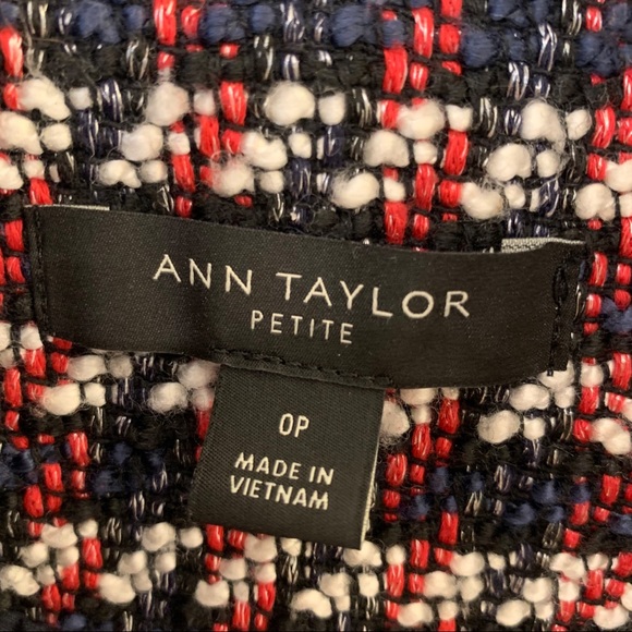 ANN TAYLOR • London Lady Knitted Mini Blazer, Petite - Picture 5 of 8